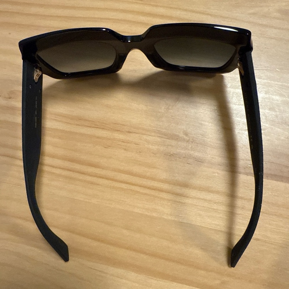 Gucci Black Glitter Sunglasses with Gold Logo - Picture 8 of 8